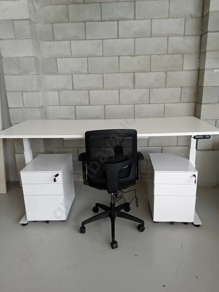 ELECTRIC HEIGHT ADJUSTABLE DESK WITH 2X 3 DRAWER MOBILES AND GAS LIFT CHAIR CHAIR, L 200CM X W 80CM Image 1++