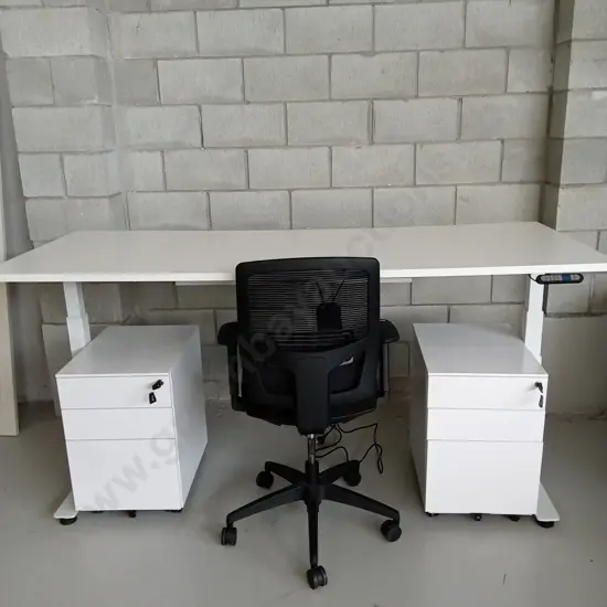 ELECTRIC HEIGHT ADJUSTABLE DESK WITH 2X 3 DRAWER MOBILES AND GAS LIFT CHAIR CHAIR, L 200CM X W 80CM