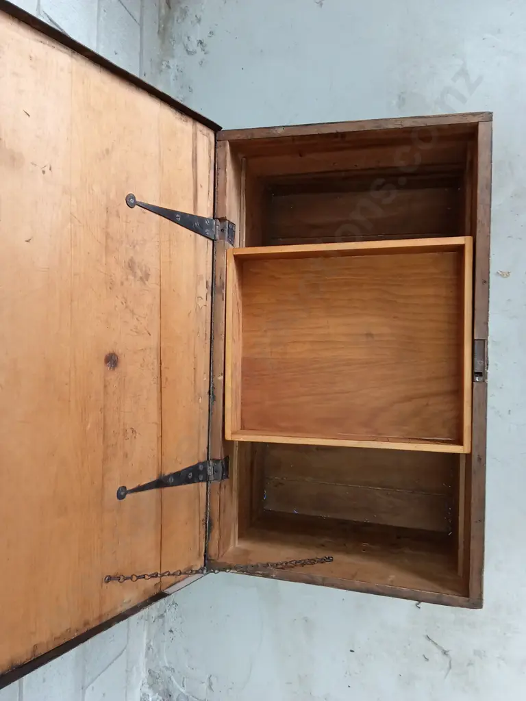 VINTAGE WOODEN BLANKET CHEST ON WHEELS, H 51CM X W 77CM X D 46CM Image 1++