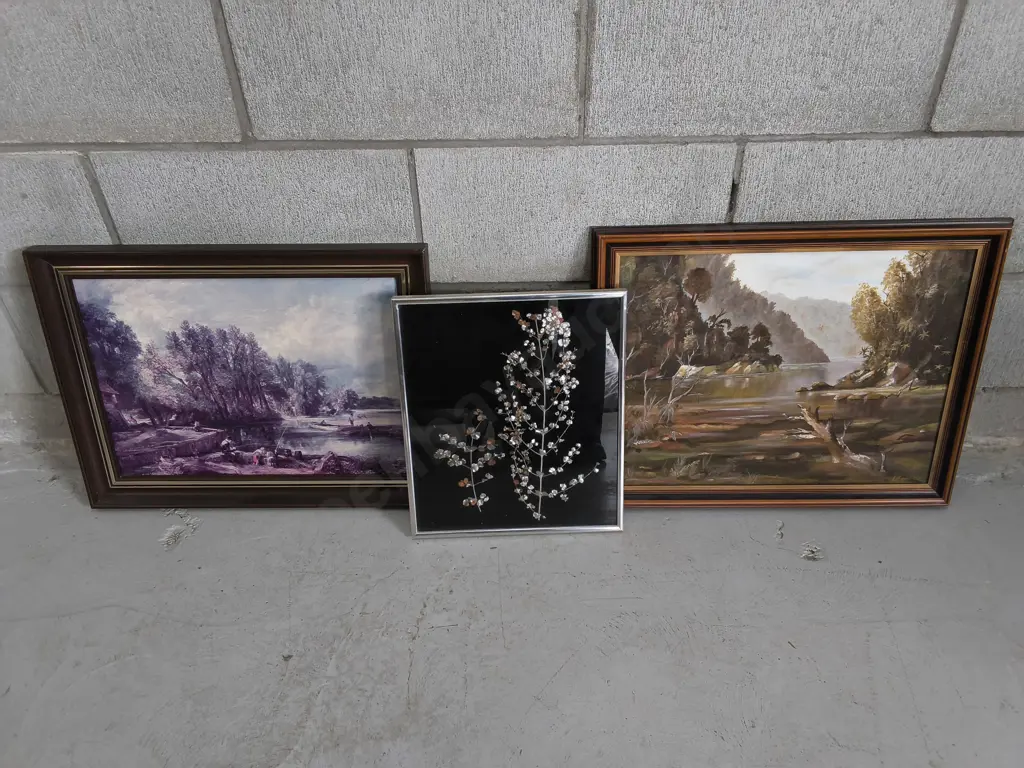 3 PIECES FRAMED ARTWORKS AND PRINT, INCLUDING ORIGINAL PAINTING SIGNED "J. MANTELL", TALLEST H 42 CM X W 52 CM Image 1++