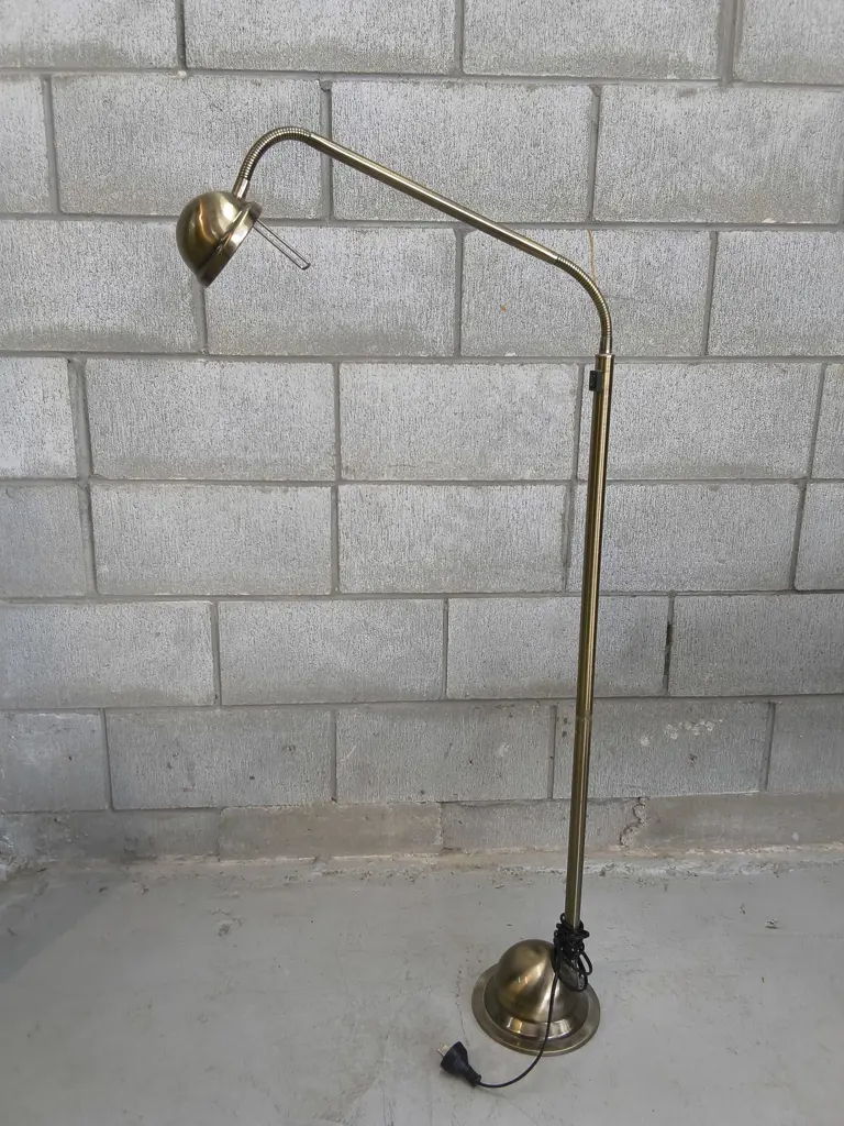 VINTAGE ADJUSTABLEBRASS TONED FLOOR LAMP Image 1++