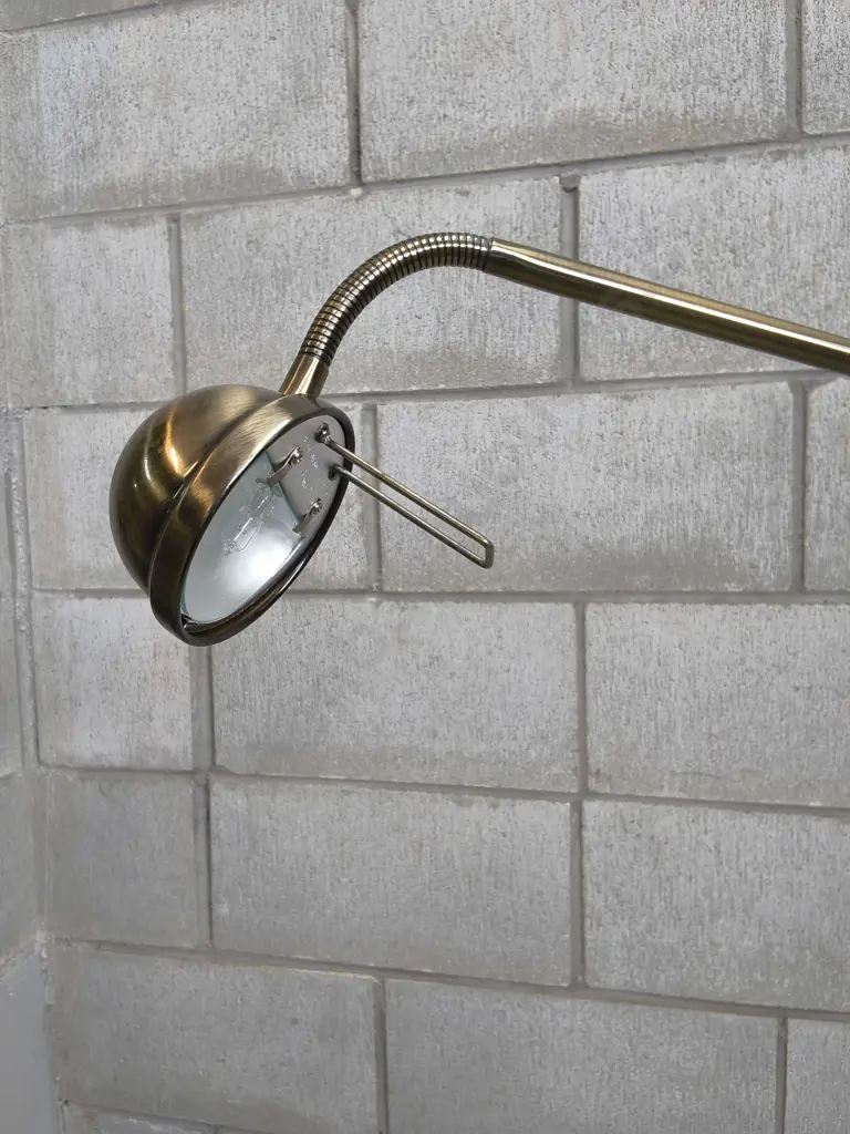 VINTAGE ADJUSTABLEBRASS TONED FLOOR LAMP Image 1++