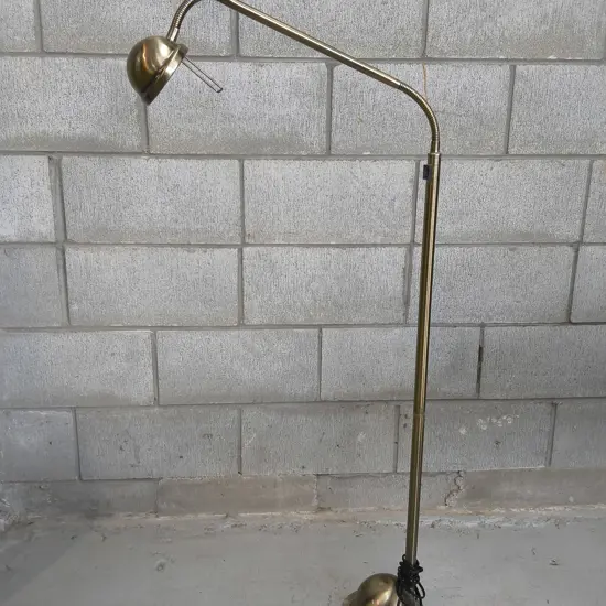 VINTAGE ADJUSTABLEBRASS TONED FLOOR LAMP