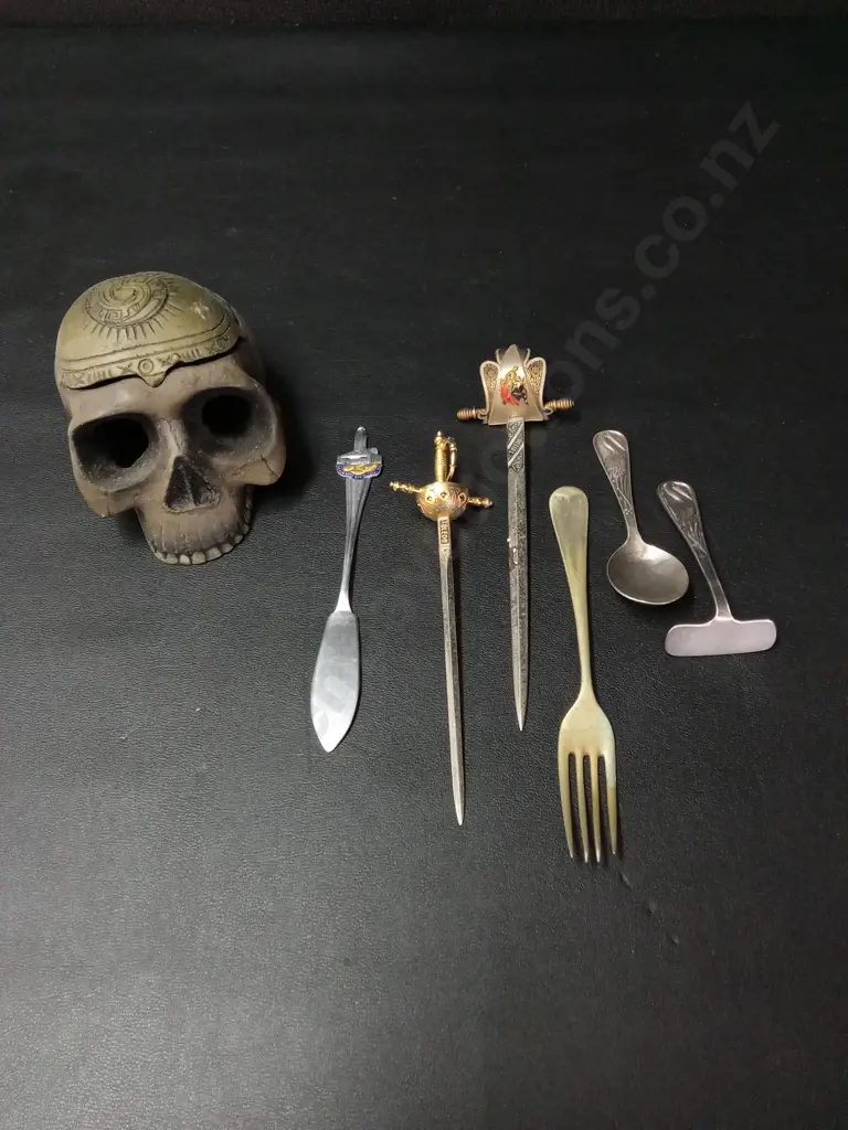 7 VINTAGE ITEMS Image 1++
