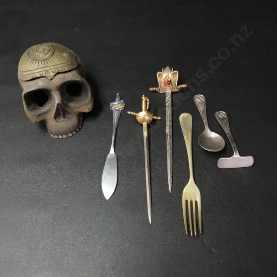 7 VINTAGE ITEMS