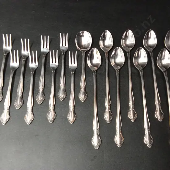 17 PIECES OF VINTAGE SUPREME CUTLERY STAINLESS STEEL CUTLERY MADE IN JAPAN