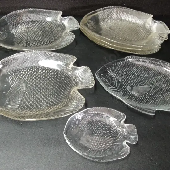 7 VINTAGE CLEAR PRESSED GLASS FISH SERVING TRAYS LARGEST L30CM