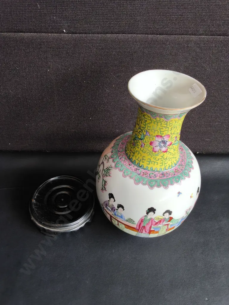 VINTAGE CHINESE FAMILLE ROSE PORCELAIN VASE, ON WOODEN STAND, H 33 CM Image 1++