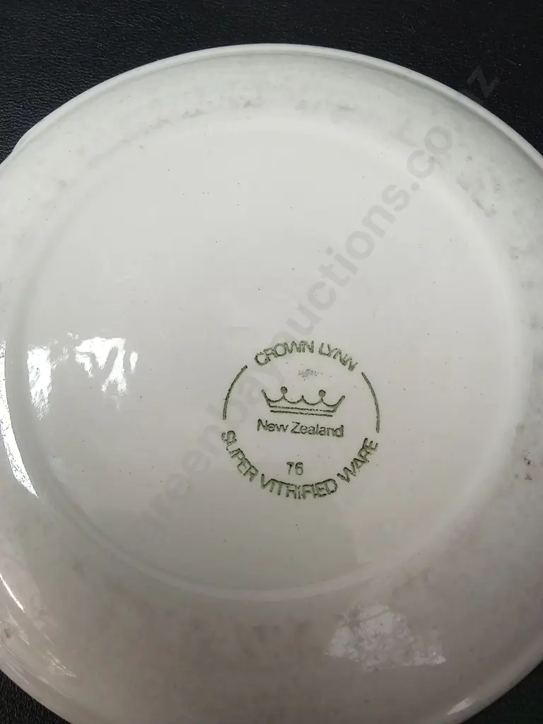 9 DISHES LARGEST D16CM INCLUDING 1 CROWN LYNN Image 1++