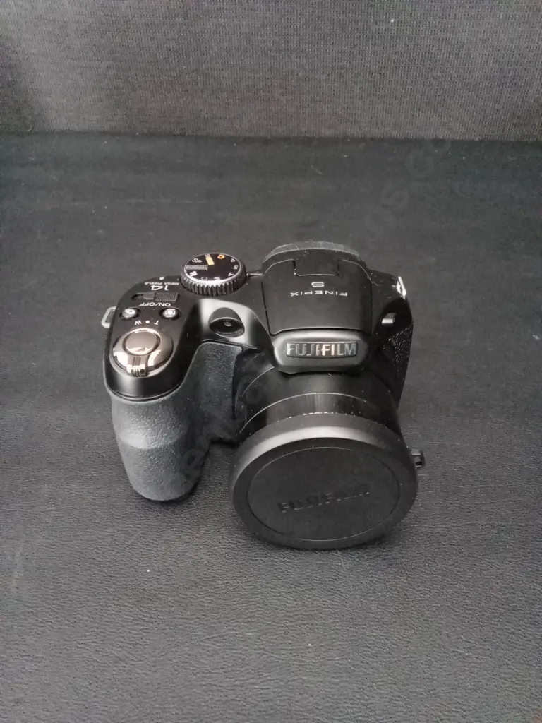 FUJIFILM FINEPIX S2950 DIGITAL CAMERA IN BAG Image 1++