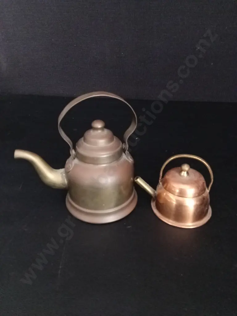2 VINTAGE TEAPOTS TALLEST H13CM Image 1++