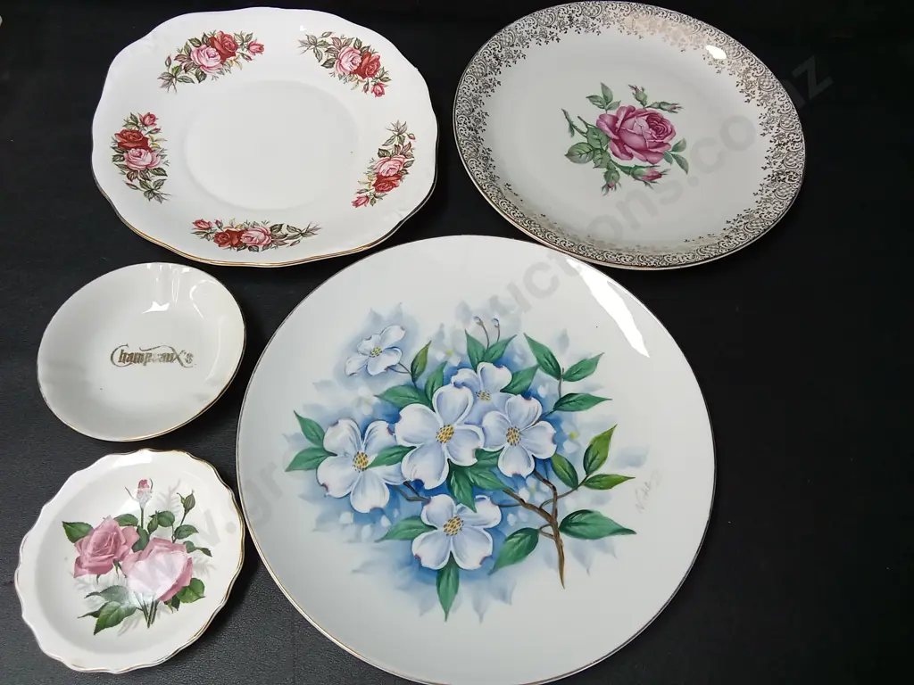 5 VINTAGE DISHES LARGEST DIA 27CM Image 1++