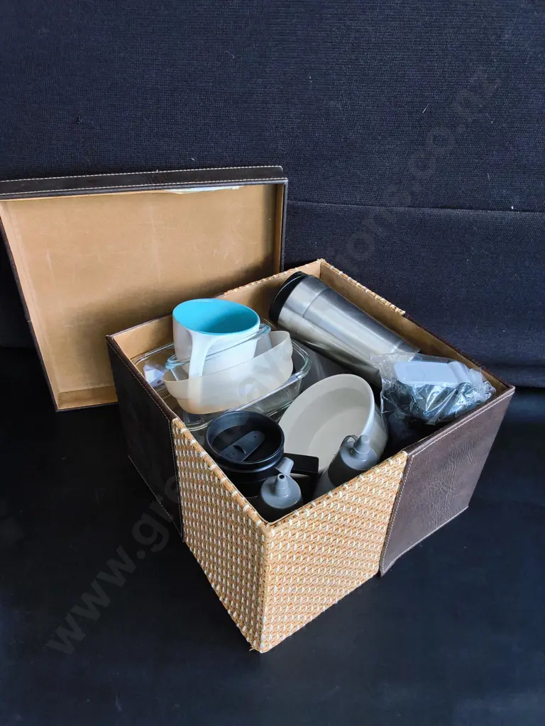 BOX OF KITCHENWARE Image 1++