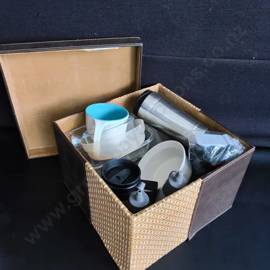 BOX OF KITCHENWARE