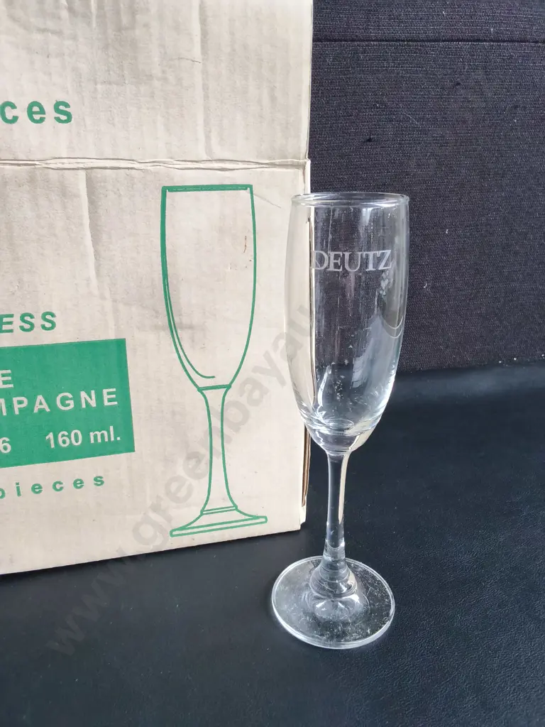 SET OF 6 FLUTE CHAMPAGNE GLASSES, BOXED Image 1++