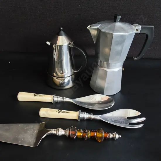 ASSORTMENT OF TABLEWARE AND COFFEE MAKERS