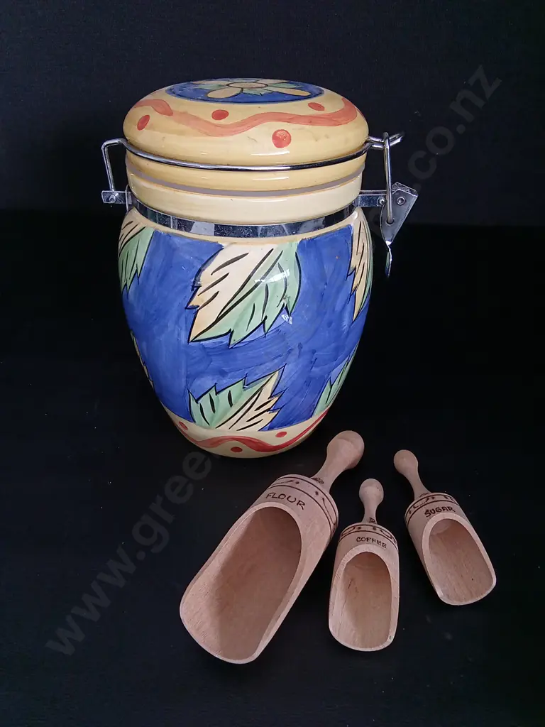 HAND-PAINTED CERAMIC KITCHEN STORAGE JAR H20CM AND 3 WOODEN SCOOPS Image 1++
