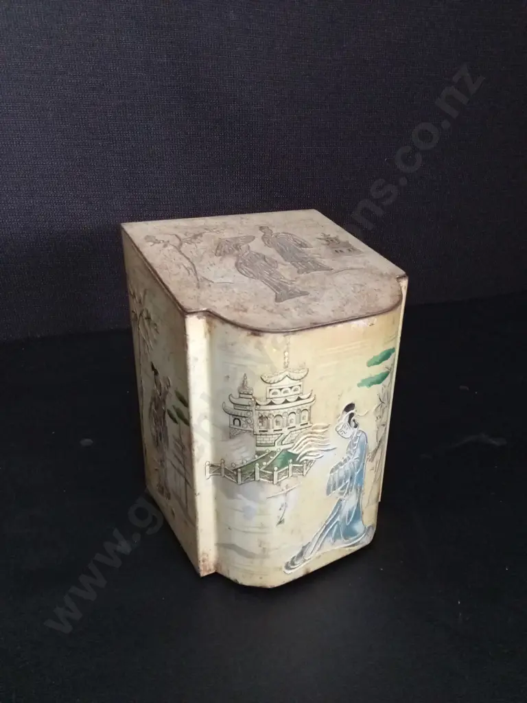 VINTAGE CHINOISERIE METAL TEA OR BISCUIT TIN H15CM Image 1++