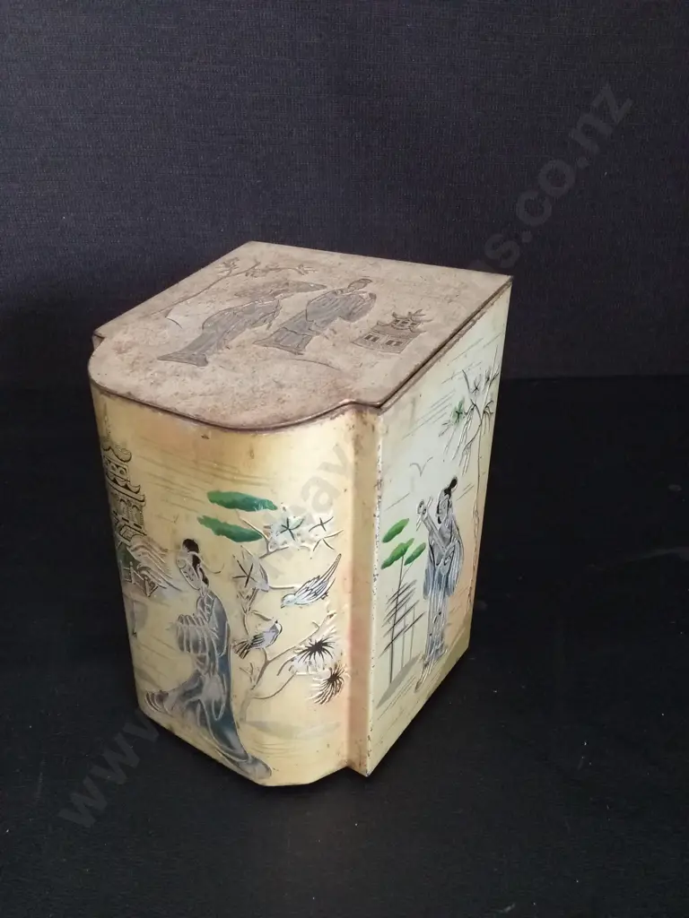 VINTAGE CHINOISERIE METAL TEA OR BISCUIT TIN H15CM Image 1++