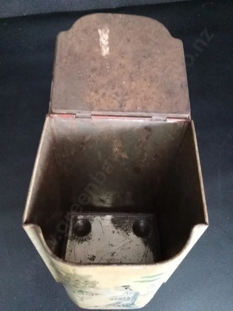 VINTAGE CHINOISERIE METAL TEA OR BISCUIT TIN H15CM Image 1++
