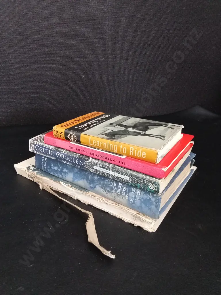 5 VINTAGE BOOKS Image 1++