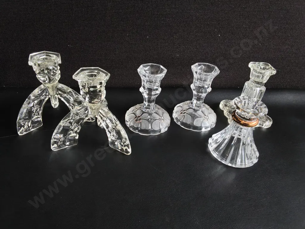 COLLECTION OF VINTAGE PRESSED GLASS CANDLESTICK HOLDERS, TALLEST H 11 CM, 6 PIECES Image 1++