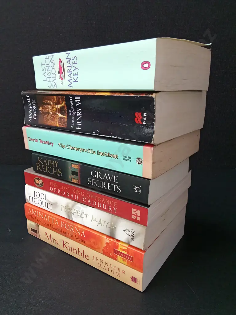 8 BOOKS Image 1++
