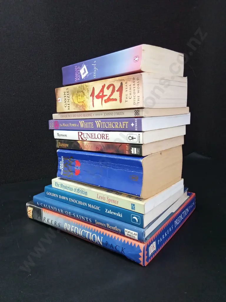 11 BOOKS ON MAGIC, TAROT AND OTHER Image 1++