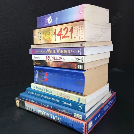 11 BOOKS ON MAGIC, TAROT AND OTHER