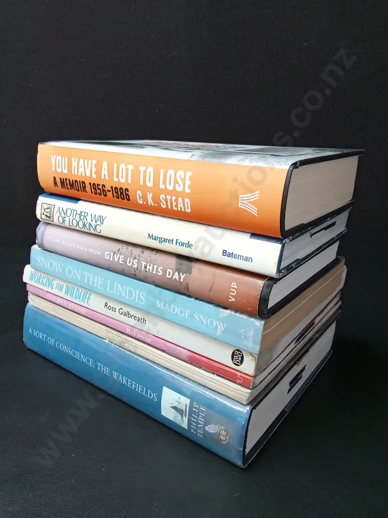8 NEW ZEALAND BOOKS Image 1++