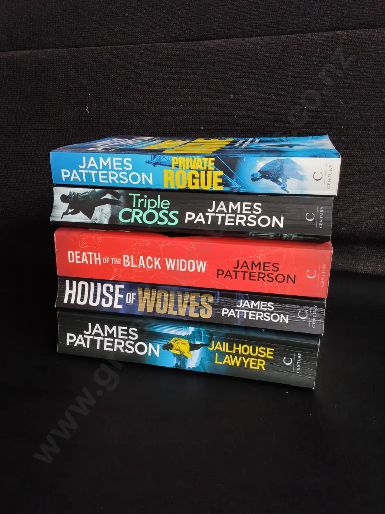 5 JAMES PATTERSON BOOKS Image 1++