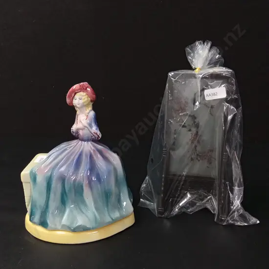 2 DECORATIVE ITEMS H18CM