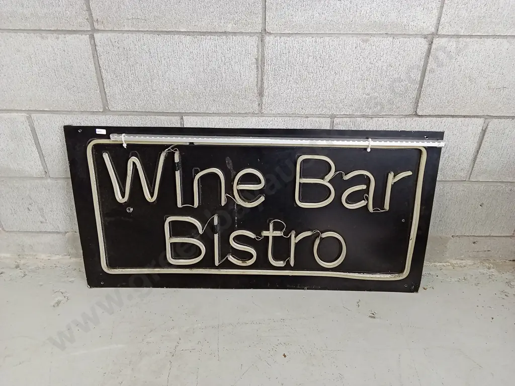 VINTAGE WINE NEON SIGN, 100CM X 50CM Image 1++