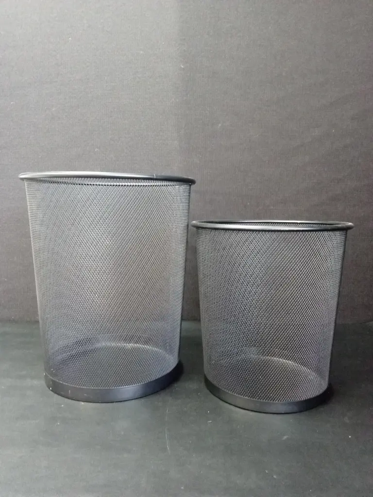 2 PLASTIC PLASTIC ORGANISERS AND 2 RUBBISH BINS Image 1++