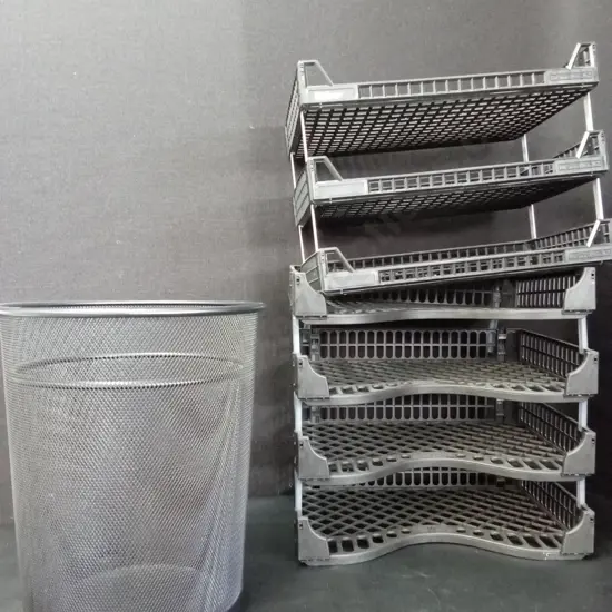 2 PLASTIC PLASTIC ORGANISERS AND 2 RUBBISH BINS