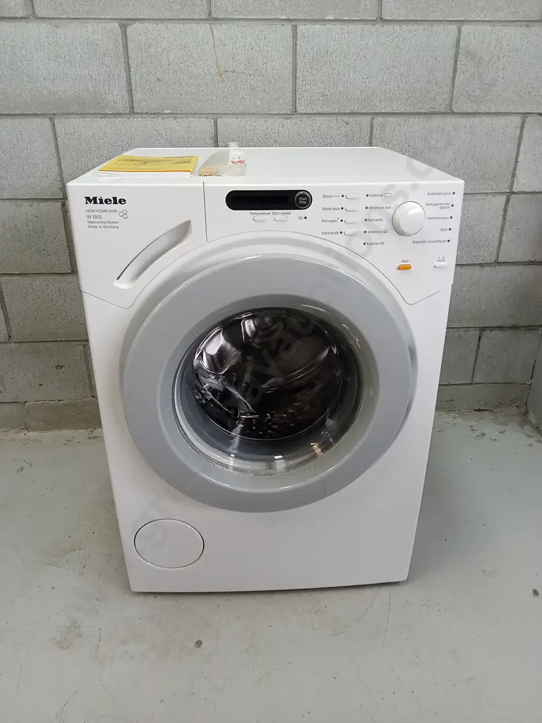 MIELE W 1913 WASHING MACHINE, H 85CM X W 60CM X D 62CM Image 1++