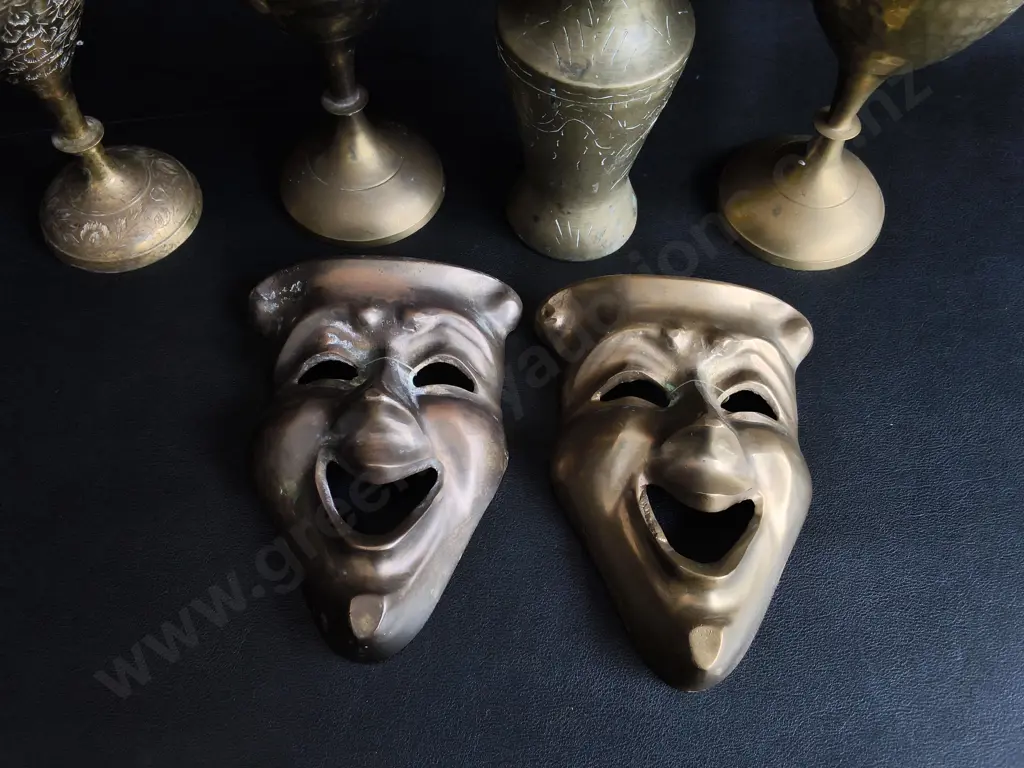 ASSORTMENT OF VINTAGE BRASS DECOR ITEMS, TALLEST H 25 CM Image 1++