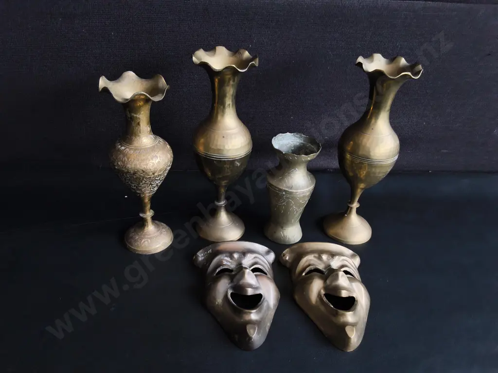 ASSORTMENT OF VINTAGE BRASS DECOR ITEMS, TALLEST H 25 CM Image 1++