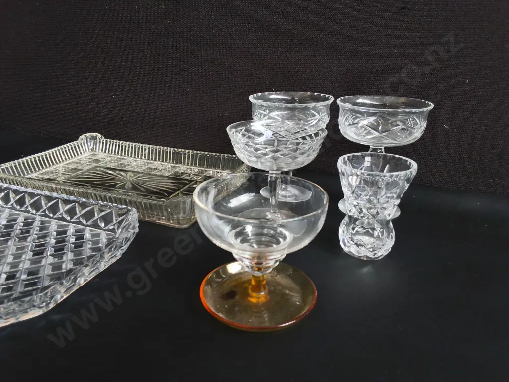ASSORTMENT OF VINTAGE PRESSED GLASS TABLEWARE, INCLUDIMG TRAYS AND GLASSES, WIDEST W 31 CM Image 1++