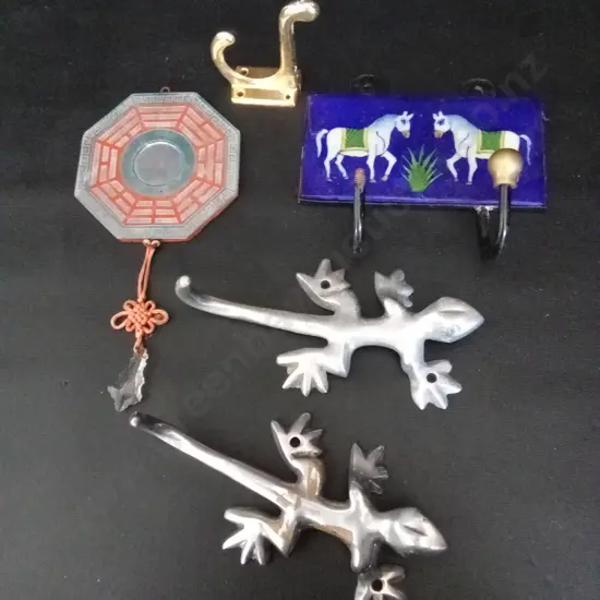 4 PIECES WALL DECOR LARGEST L17CM