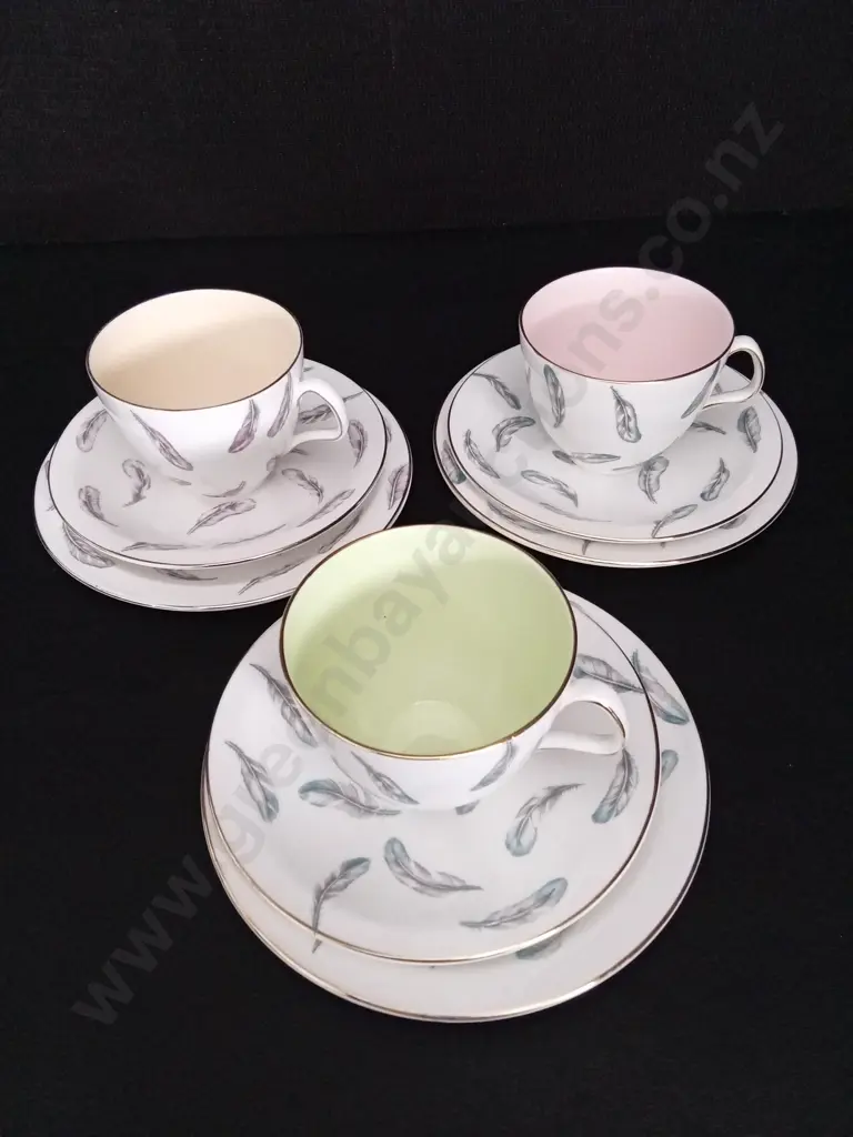 3 VINTAGE HAZEL THUMPSTON PAVENE TEA TRIOS WITH MATCHING CREAMER H7CM, SMALL BOWL AND 2 SMALL PLATES Image 1++