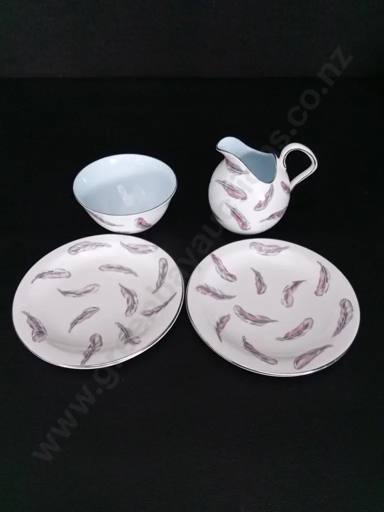 3 VINTAGE HAZEL THUMPSTON PAVENE TEA TRIOS WITH MATCHING CREAMER H7CM, SMALL BOWL AND 2 SMALL PLATES Image 1++