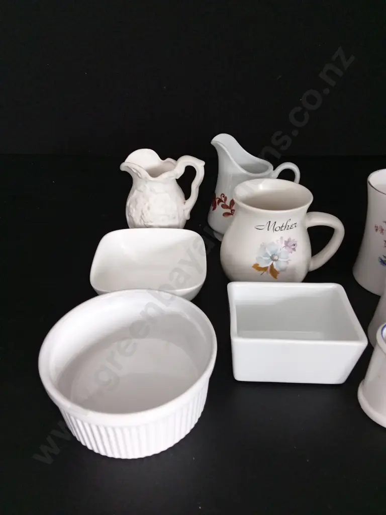8 PIECES OF CROCKERY/ MUGS TALLEST H10.5CM Image 1++