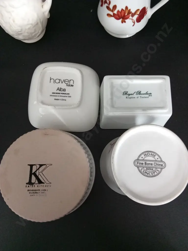 8 PIECES OF CROCKERY/ MUGS TALLEST H10.5CM Image 1++