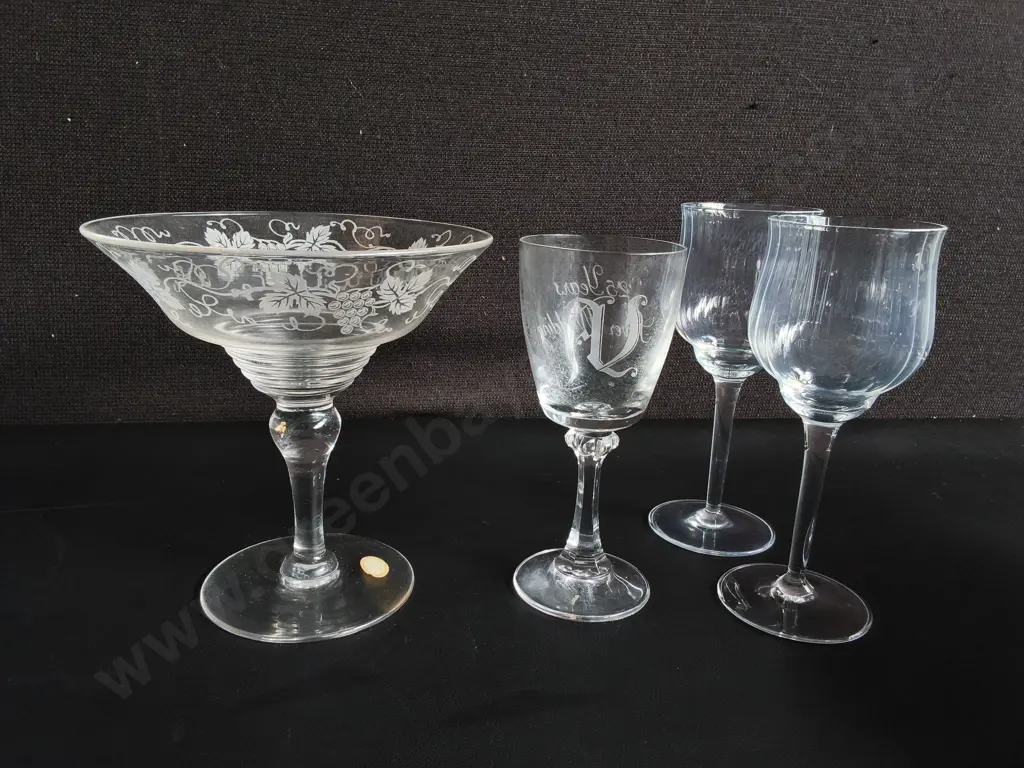 MIX OF VINTAGE GLASSWARE, 4 PIECES, TALLEST H 17 CM Image 1++