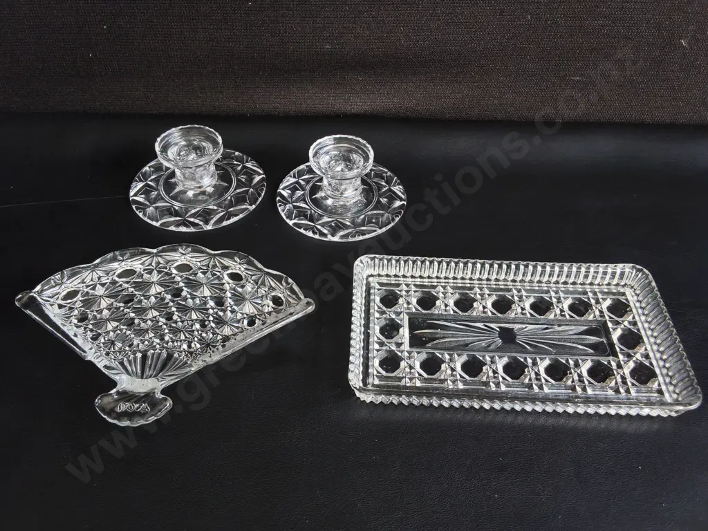 VINTAGE STUART CRYSTAL CHANDLE HOLDERS, AND PAIR OF TRINKET DISHES INCLUDING VINTAGE AVON, WIDEST W 21 CM, 4 PIECES Image 1++