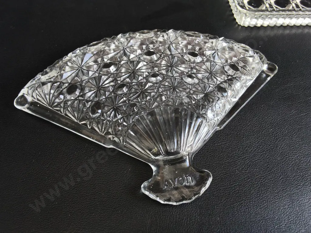 VINTAGE STUART CRYSTAL CHANDLE HOLDERS, AND PAIR OF TRINKET DISHES INCLUDING VINTAGE AVON, WIDEST W 21 CM, 4 PIECES Image 1++