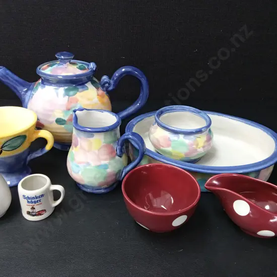 MIX OF KITCHEN ITEMS TALLEST H17CM INCLUDING TONY SLY AND CHRISTINE HARRIS