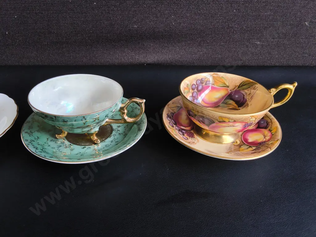 4 VINTAGE TEA CUP AND SAUCER SETS, INCLUDING FINE CHINA Image 1++