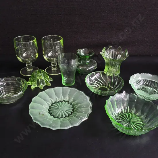 COLLECTION OF VINTAGE LIGHT GREEN PRESSED GLASSWARE, TALLEST H 13 CM